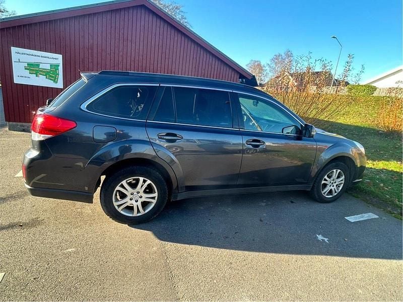 Grå Begagnad 2010 Subaru Outback Kombi | 48 500 kr (Marknadspris) - Bild 1/3