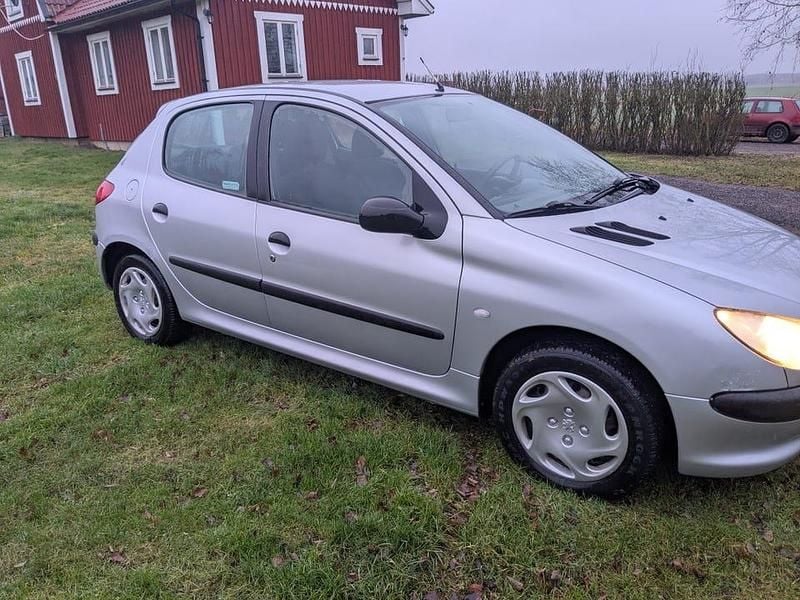 Begagnad 2002 Peugeot 206 Halvkombi | 15 500 kr (Marknadspris) - Bild 1/4