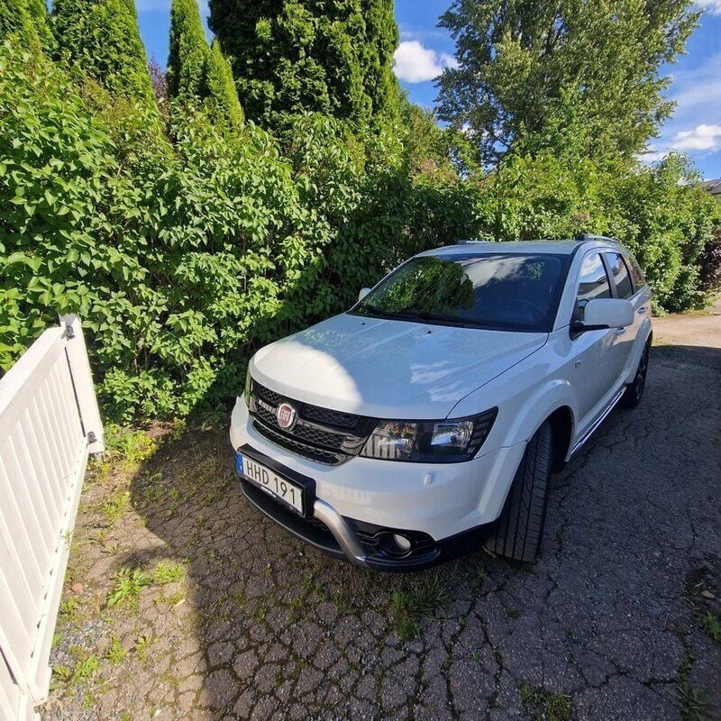 Vit Begagnad 2015 Fiat Freemont SUV | 95 000 kr (Superpris) - Bild 1/4