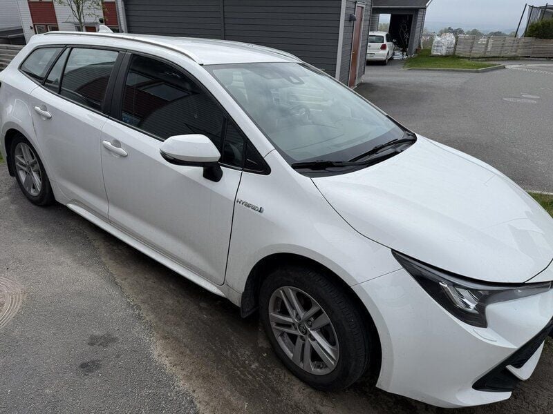 Svart Begagnad 2021 Toyota Corolla Kombi | 205 500 kr (Superpris) - Bild 1/4