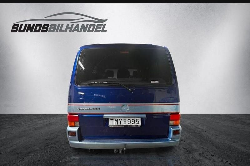 Begagnad VW Caravelle 116 HK (85 kW) 2002 Blå Minibuss