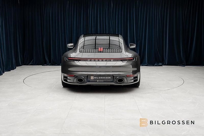 Begagnad Porsche 911 Carrera 4 385 HK (283 kW) 2019 Grå Sportkupé