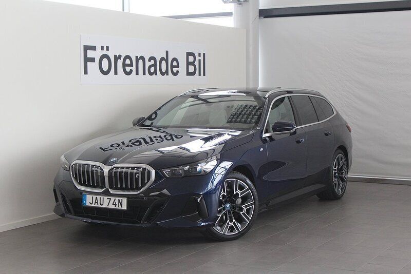 Blå Begagnad 2024 BMW i5 M Sport Sedan | 769 000 kr - Bild 1/4