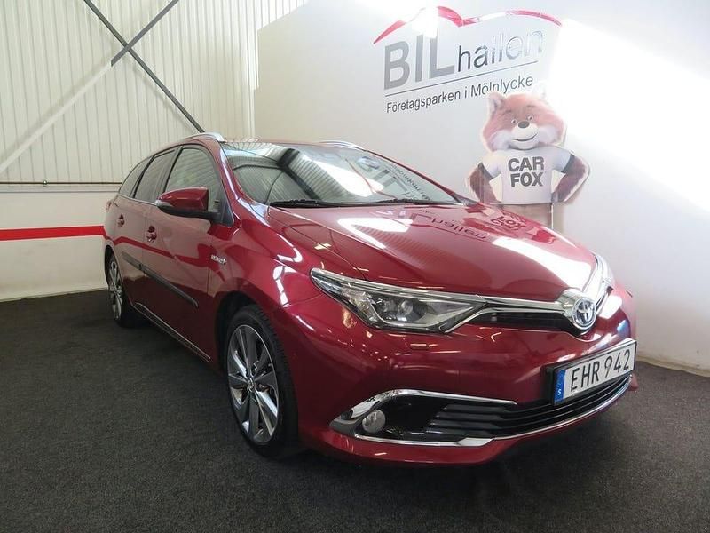 Röd Begagnad 2018 Toyota Auris Touring Sports Executive Kombi | 164 000 kr (Marknadspris) - Bild 1/4
