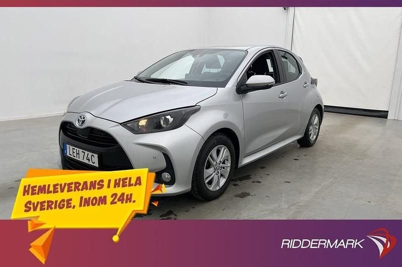 Silver Begagnad 2023 Toyota Yaris Hybrid Active | 204 800 kr (Superpris) - Bild 1/3