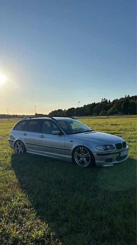 Grå Begagnad 2004 BMW 320 M Sport Kombi | 42 990 kr (Marknadspris) - Bild 1/4