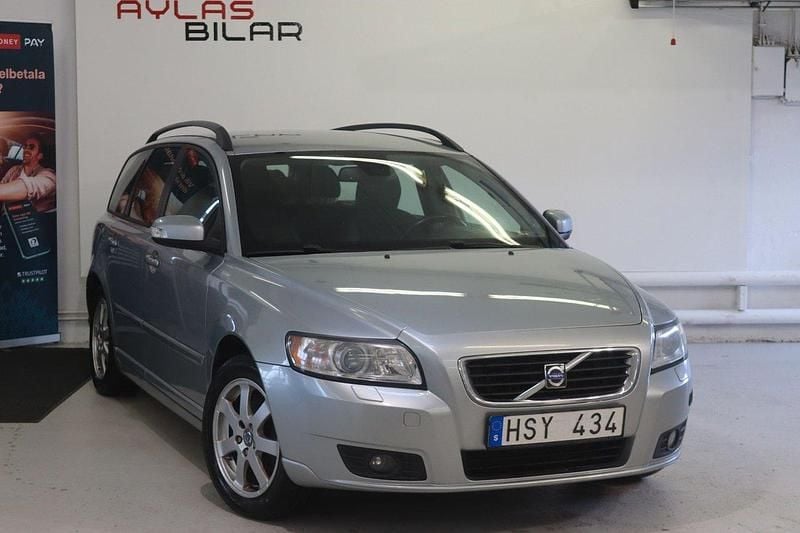 Silver Begagnad 2009 Volvo V50 Momentum Kombi | 29 900 kr (Bra pris) - Bild 1/4