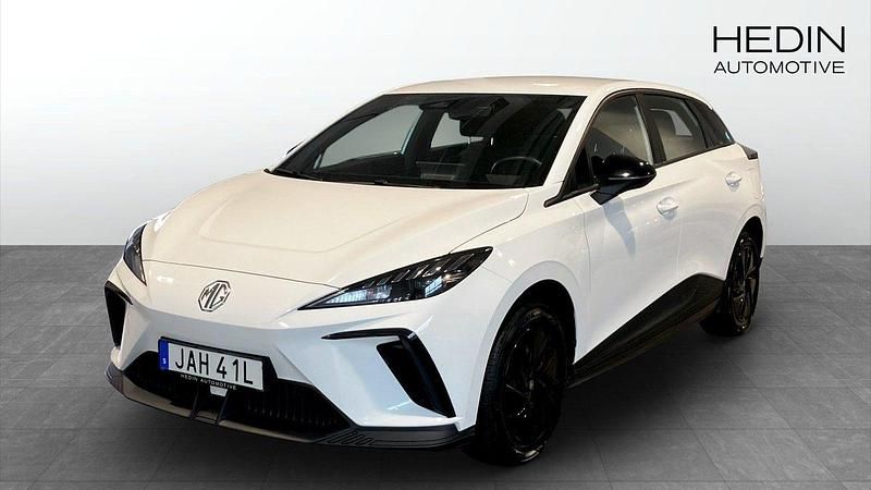 Vit (white) Begagnad 2023 MG MG4 EV Halvkombi | 254 900 kr (Marknadspris) - Bild 1/4