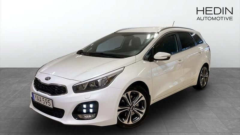 Vit Begagnad 2015 Kia Ceed GT-Line Halvkombi | 109 900 kr (Marknadspris) - Bild 1/4