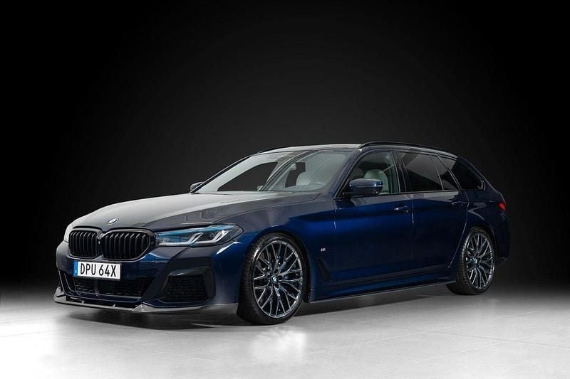 Blå Begagnad 2021 BMW 540 M Sport Kombi | 575 000 kr (Marknadspris) - Bild 1/4