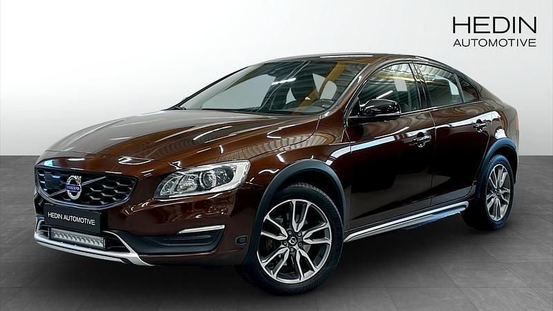 Brun (brown) Begagnad 2016 Volvo S60 CC Summum Sedan | 188 700 kr - Bild 1/4