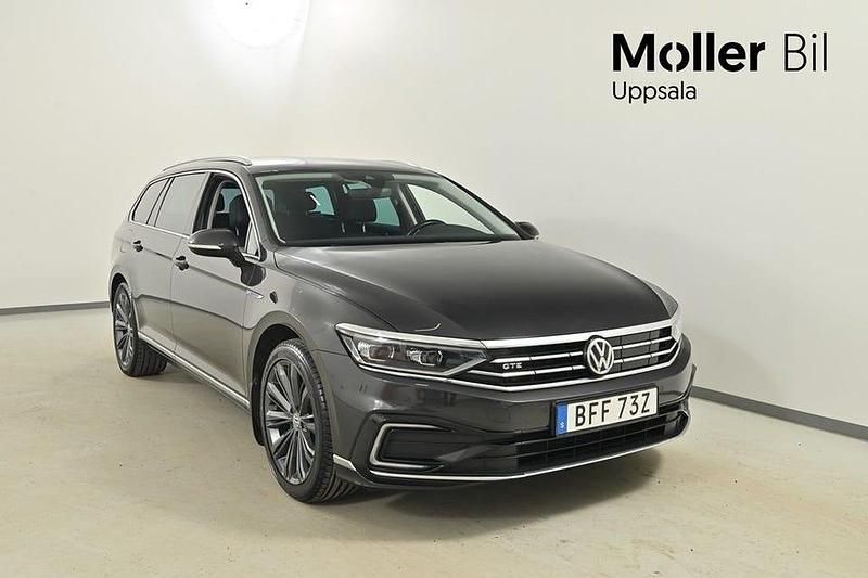 Mangan grey metallic Begagnad 2020 VW Passat GTE Kombi | 219 000 kr (Marknadspris) - Bild 1/3