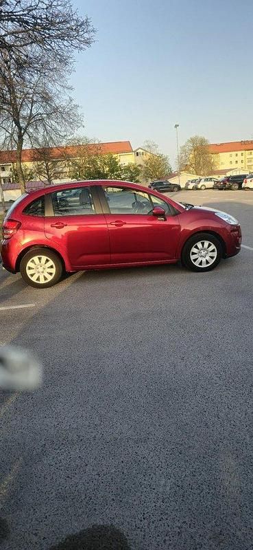 Röd Begagnad 2010 Citroën C3 Halvkombi | 21 000 kr (Lite dyr) - Bild 1/4