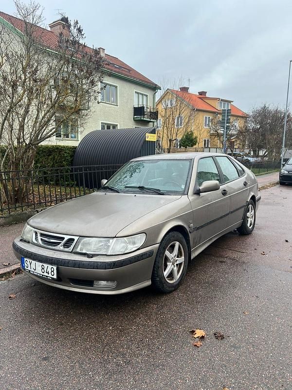 Begagnad 2002 Saab 9-3 Halvkombi | 10 000 kr (Lite dyr) - Bild 1/4