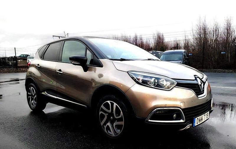 Flerfärgad Begagnad 2014 Renault Captur SUV | 63 900 kr (Bra pris) - Bild 1/4