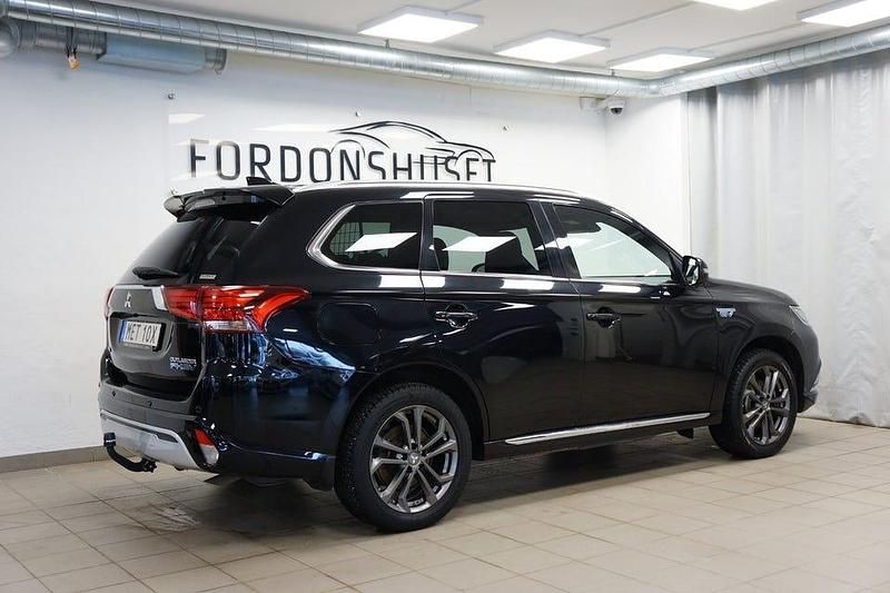 Begagnad Mitsubishi Outlander 224 HK (164 kW) 2020 Svart SUV