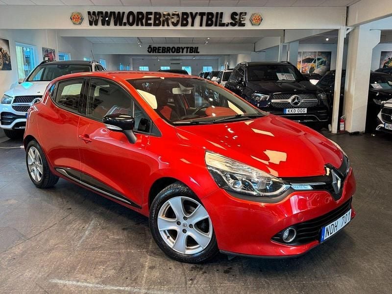 Röd Begagnad 2012 Renault Clio IV Halvkombi | 74 500 kr (Marknadspris) - Bild 1/4