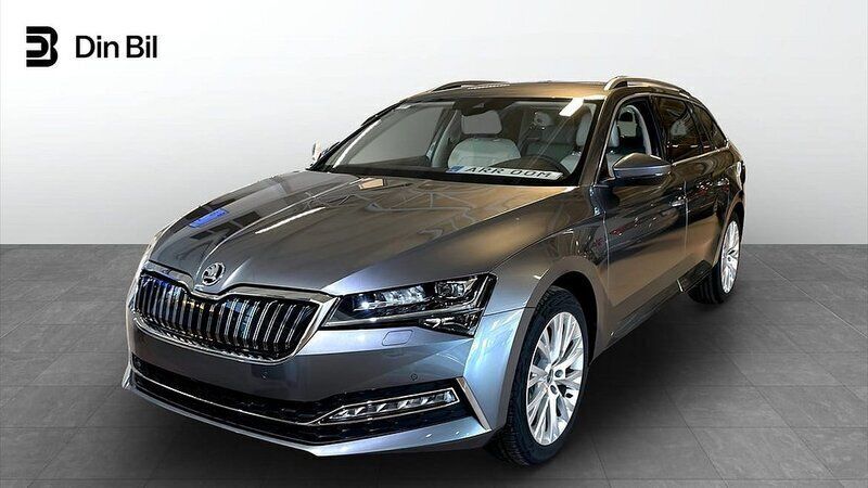 Grå Begagnad 2023 Skoda Superb Kombi | 399 900 kr (Marknadspris) - Bild 1/4
