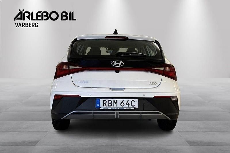 Ny Hyundai i20 Essential 84 HK (61 kW) 2025 Vit Halvkombi
