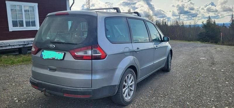 Grå Begagnad 2010 Ford Galaxy Minibuss | 45 000 kr - Bild 1/4