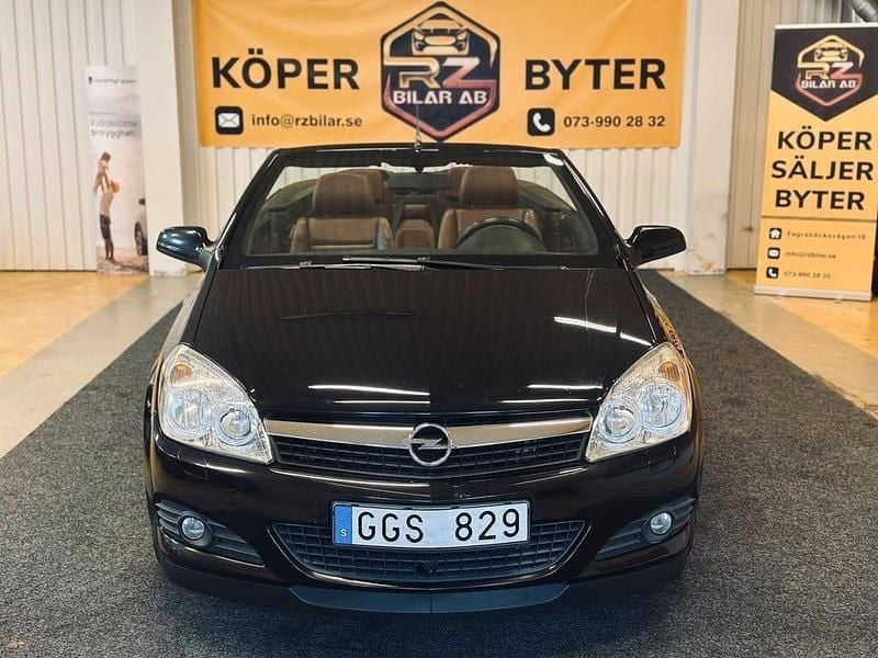 Svart Begagnad 2007 Opel Astra Cabriolet Cab | 64 900 kr - Bild 1/4