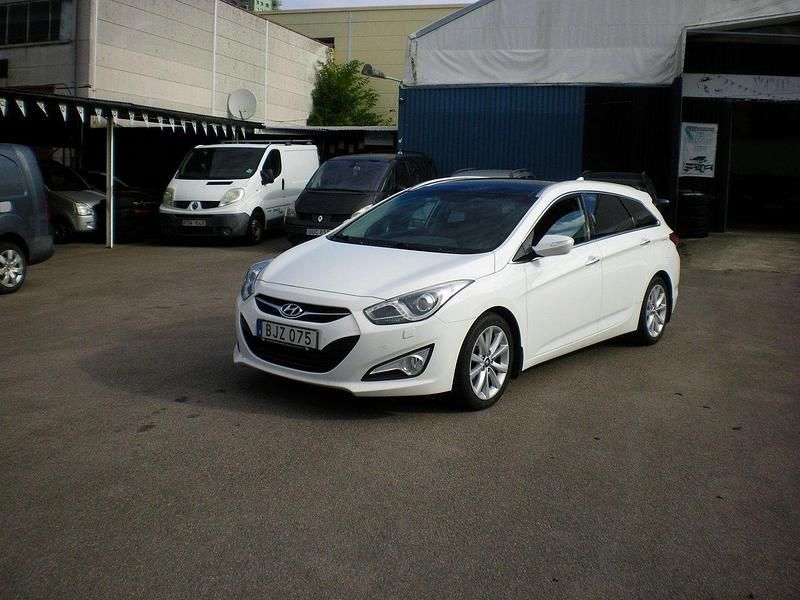 Vit Begagnad 2015 Hyundai i40 Kombi | 85 000 kr (Marknadspris) - Bild 1/4