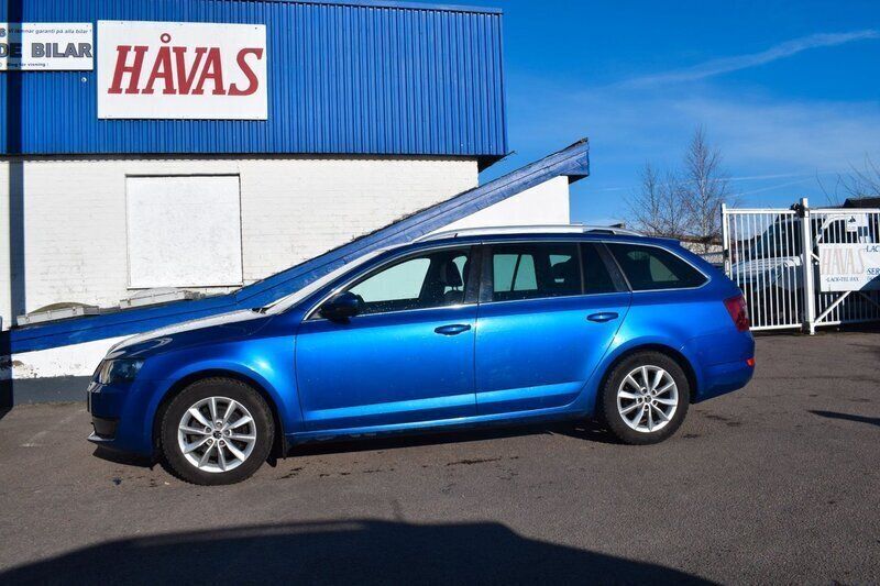 Blå Begagnad 2015 Skoda Octavia Elegance Kombi | 145 000 kr (Marknadspris) - Bild 1/4