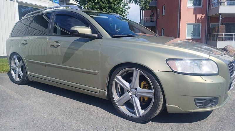 Grön Begagnad 2009 Volvo V50 Summum Kombi | 52 500 kr (Marknadspris) - Bild 1/4