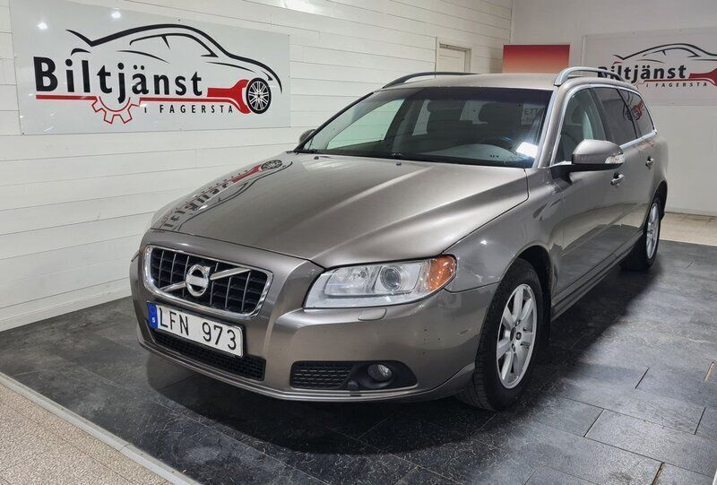 Grå Begagnad 2011 Volvo V70 Momentum Kombi | 62 900 kr (Marknadspris) - Bild 1/4