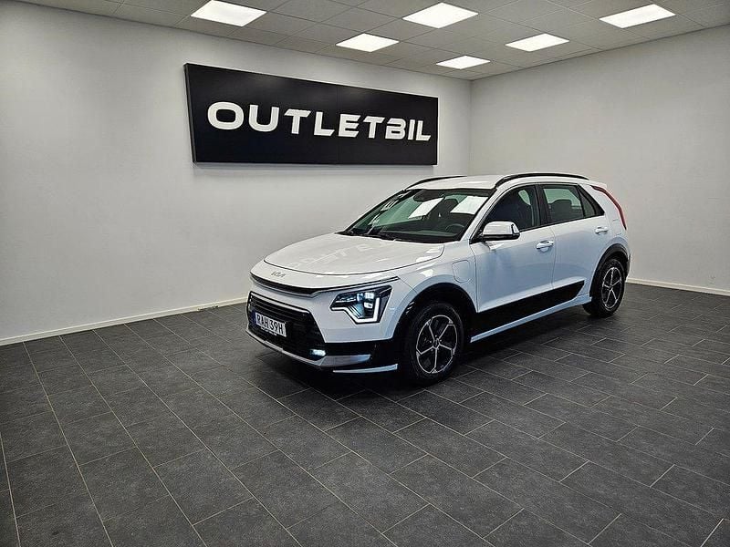 Vit Begagnad 2023 Kia Niro Advance SUV | 299 900 kr (Superpris) - Bild 1/4