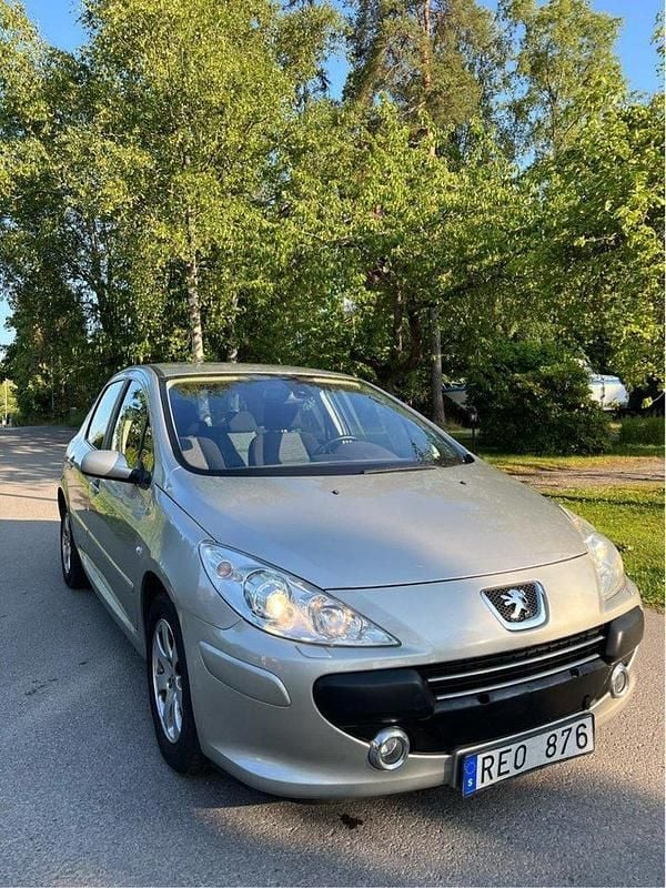 Grå Begagnad 2008 Peugeot 307 Halvkombi | 24 000 kr (Marknadspris) - Bild 1/4