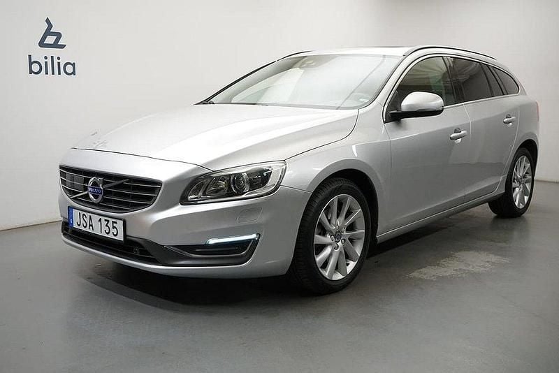 Silver Begagnad 2015 Volvo V60 Business Edition Kombi | 159 900 kr (Marknadspris) - Bild 1/3