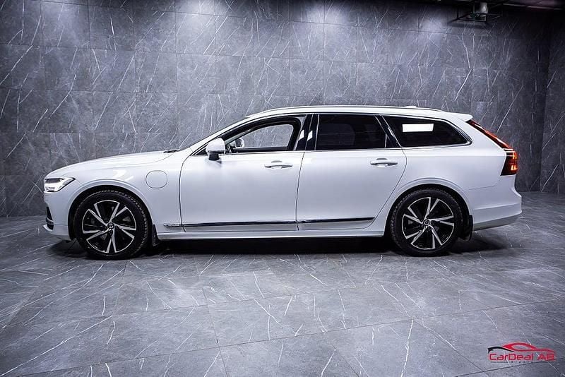 Begagnad Volvo V90 Core 253 HK (186 kW) 2023 Vit Kombi