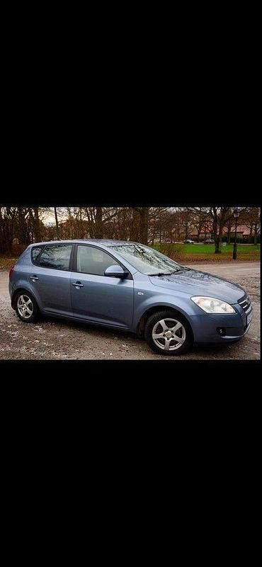 Begagnad 2008 Kia Ceed EX Halvkombi | 33 000 kr (Marknadspris) - Bild 1/4