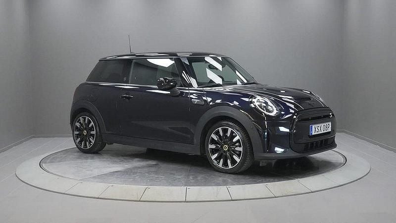 Svart Begagnad 2022 Mini Cooper SE Halvkombi | 239 000 kr (Marknadspris) - Bild 1/4