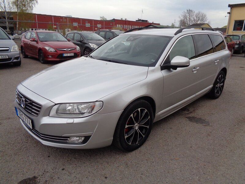 Silver Begagnad 2014 Volvo V70 Momentum Kombi | 129 900 kr (Marknadspris) - Bild 1/4