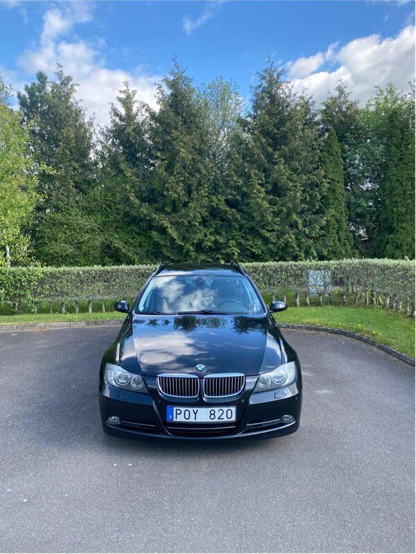 Svart Begagnad 2007 BMW 330 Comfort Edition Kombi | 85 000 kr (Bra pris) - Bild 1/4