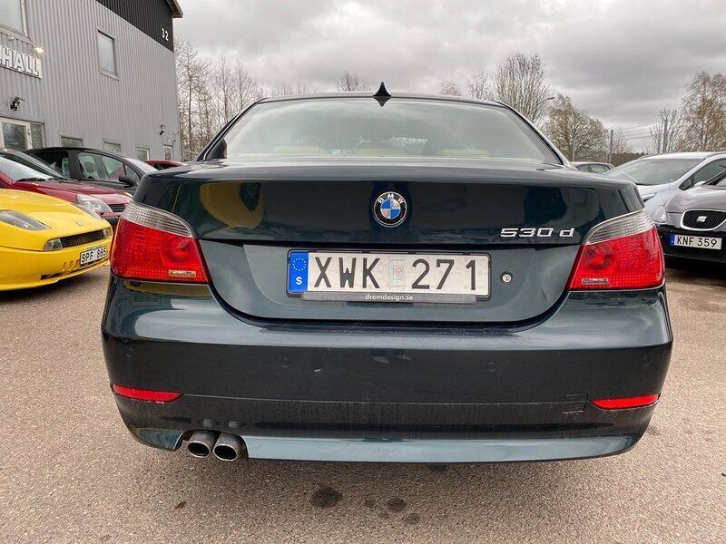 Begagnad BMW 530 232 HK (170 kW) 2006 Mörkgrön Sedan