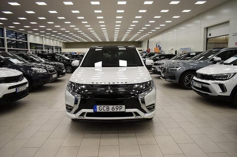 Vit Begagnad 2020 Mitsubishi Outlander SUV | 299 900 kr (Dyr) - Bild 1/4