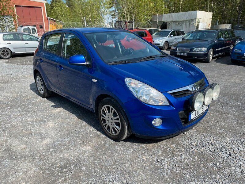 Blå Begagnad 2010 Hyundai i20 Premium Halvkombi | 39 900 kr (Marknadspris) - Bild 1/4