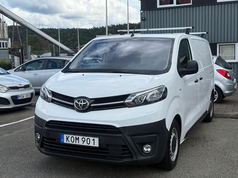 Vit Begagnad 2017 Toyota Proace Van | 129 990 kr (Bra pris) - Bild 1/4