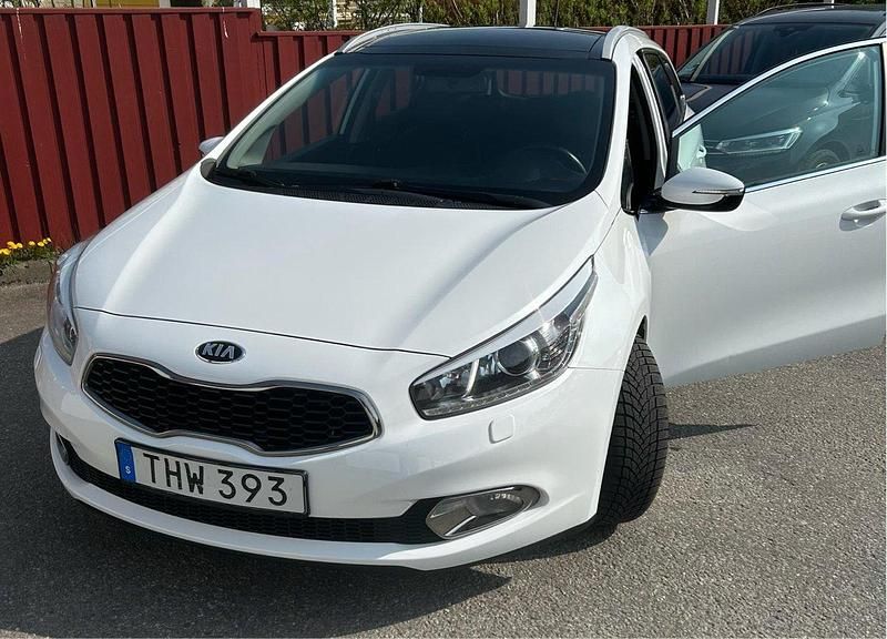 Vit Begagnad 2015 Kia Ceed Sportswagon Comfort Kombi | 89 000 kr (Marknadspris) - Bild 1/4