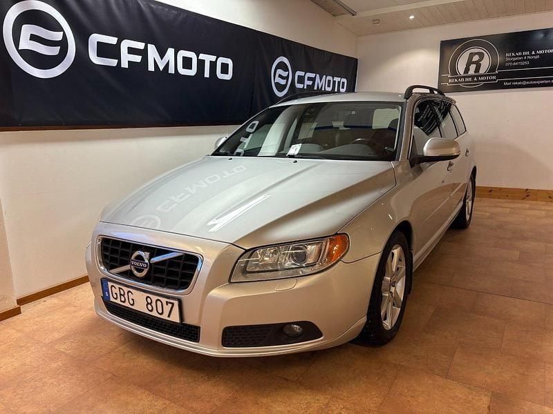 Ljusgrå (grå) Begagnad 2013 Volvo V70 Momentum Kombi | 139 900 kr (Lite dyr) - Bild 1/4