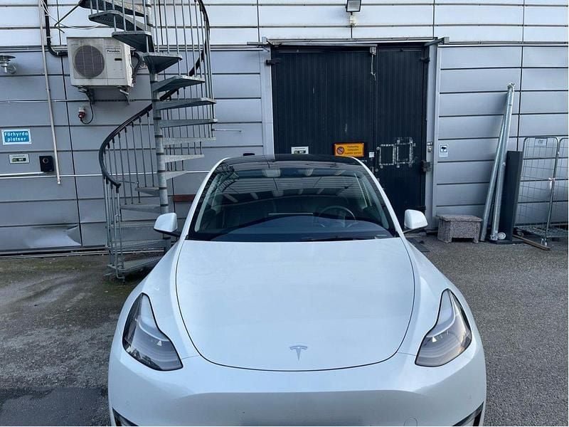 Vit Begagnad 2022 Tesla Model Y Long Range AWD SUV | 345 000 kr (Bra pris) - Bild 1/4