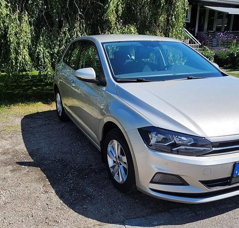 Silver Begagnad 2018 VW Polo Halvkombi | 116 000 kr (Marknadspris) - Bild 1/4