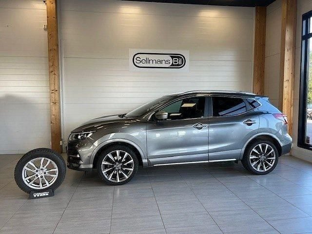Grå Begagnad 2019 Nissan Qashqai Tekna SUV | 195 000 kr (Marknadspris) - Bild 1/4