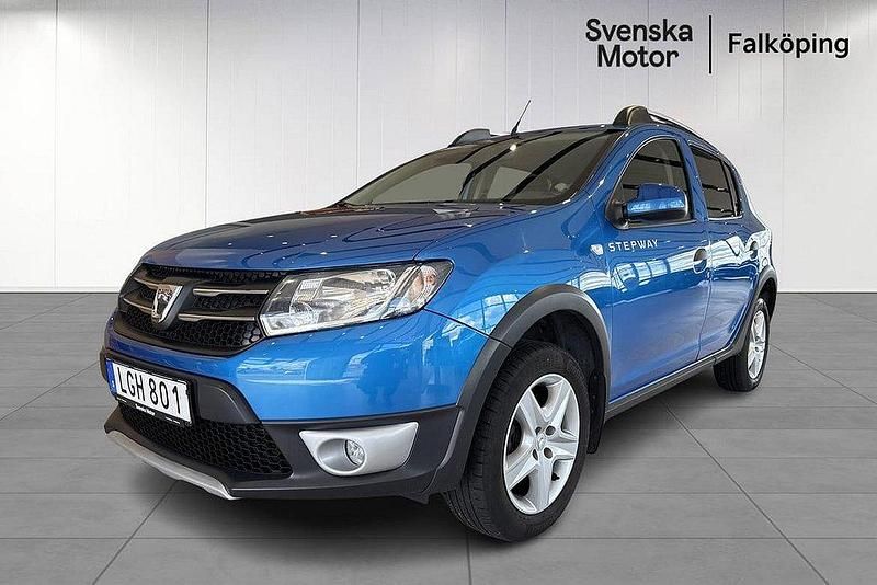 Ljusblå Begagnad 2015 Dacia Sandero Stepway Halvkombi | 79 200 kr (Marknadspris) - Bild 1/4