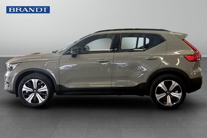 Begagnad Volvo XC40 Plus 214 HK (157 kW) 2023 Grön SUV