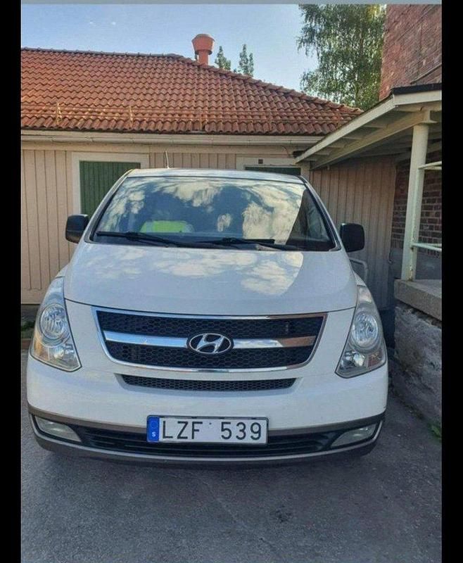 Vit Begagnad 2012 Hyundai H-1 Van | 89 900 kr (Marknadspris) - Bild 1/4
