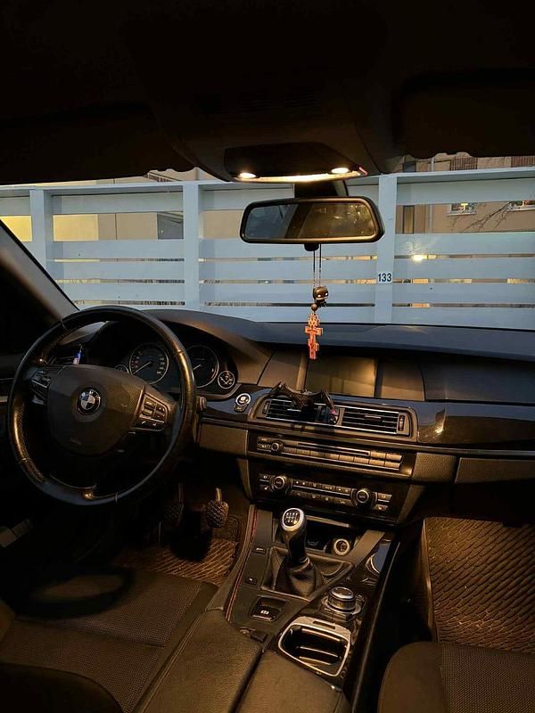 Begagnad 2011 BMW 520 Sedan | 89 000 kr (Marknadspris) - Bild 1/4